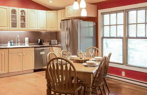 Tobermory House | 2BR Cottage Surrounded by Nature