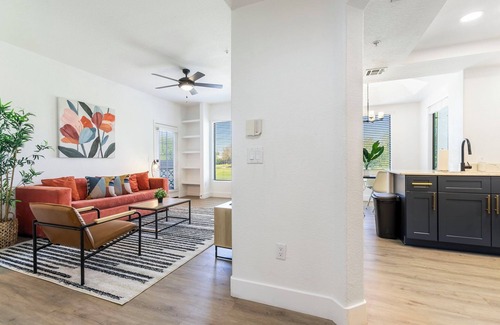 Pinnacle Peak Apartment | 2BR CozySuites at Kierland Commons with pool #07