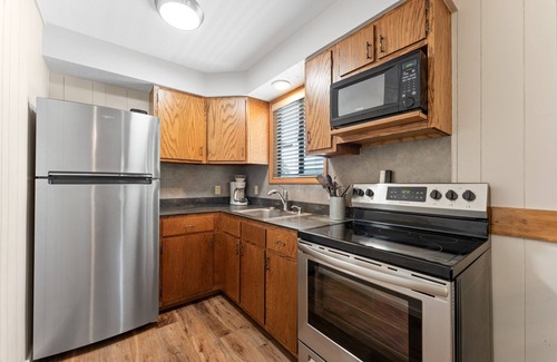Kimberling City Cabin | 2BR Duplex Cabin w/Community Pool + Boat dock