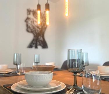 Gemarkung Vohwinkel Apartment | 2Br freeParking DUS Airp DUS Ess NTFLX
