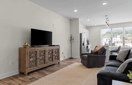 Chattanooga Apartment | 2BR Gem in Chattanooga Southside at the Poplin
