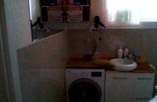 Mitchell Park House | 2BR HOLIDAY RENTAL -modern unit - dishwasher Mitchell Park