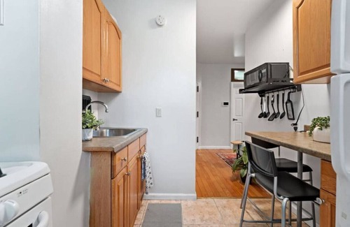 Midtown West Apartment | 2BR In Times Square Near Restaurants