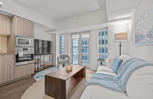 Bay Cloverhill Apartment | 2BR Modern Condo with City Skyline Views & Pool