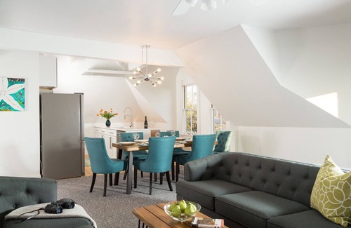 Historic Hill Apartment | 2BR, Newport Escape, A/C, WiFi, Parking, Fireplace, 2 Blocks to Thames, Views