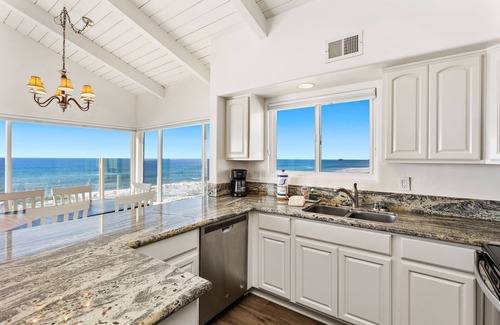 South Oceanside Condo | 2BR Oceanfront Condo | Private Balcony | Spacious
