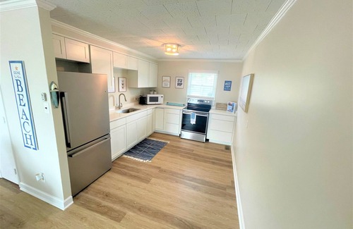 Emerald Isle House | 2BR oceanside duplex, steps from beach, dog friendly at no add't fee