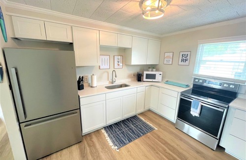 Emerald Isle House | 2BR oceanside duplex, steps from beach, dog friendly at no add't fee