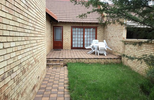 Bloemfontein House | 2BR Relocation Housing Fully Furnished Secured in Pentagon Park