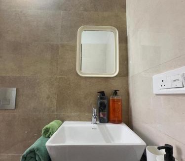 Malad East Apartment | 2BR Service Aprt Near Nesco Center