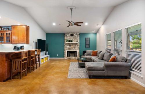 Marble Falls House | 2br Texas Countryside Home w Hot Tub