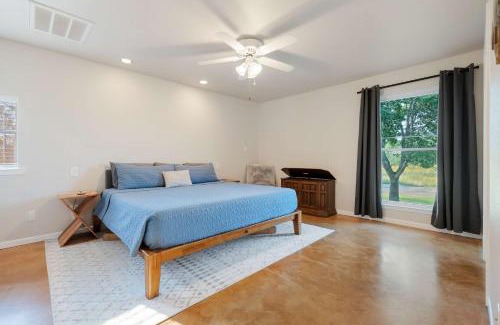 Marble Falls House | 2br Texas Countryside Home w Hot Tub