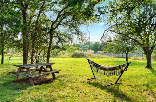 Marble Falls House | 2br Texas Countryside Home w Hot Tub