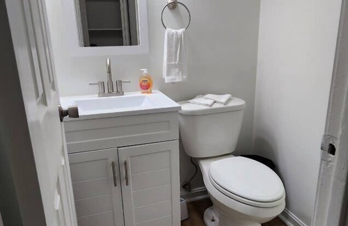 Buechel House | 2BR Townhome w Parking|King beds in Louisville, KY