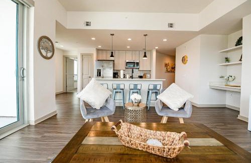 Third Ward Apartment | 2BR Uptown Furnished Apartment near Truist Fields apts