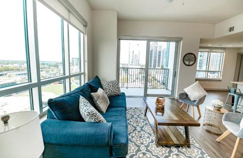 Third Ward Apartment | 2BR Uptown Furnished Apartment near Truist Fields apts