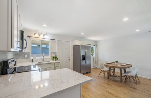 Wahiawa House | 2BR Wahiawa Sleeps 4 + AC WiFi Pet-Friendly Parking