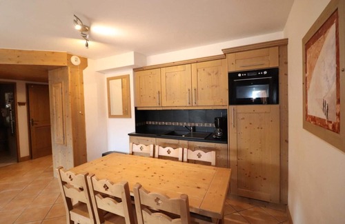 Les Almes Apartment | 2nd floor, balcony, parking, tv, ski locker, 60m², Tignes