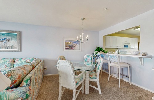 Ocean View House | 2nd-floor Bethany Bay condo with waterfront views & on-site golf/pool/tennis