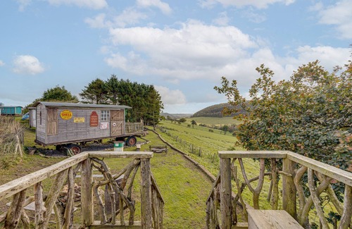 Scarborough Cabin | 2x Double Bed - Glamping Wagon, Dalby Forest