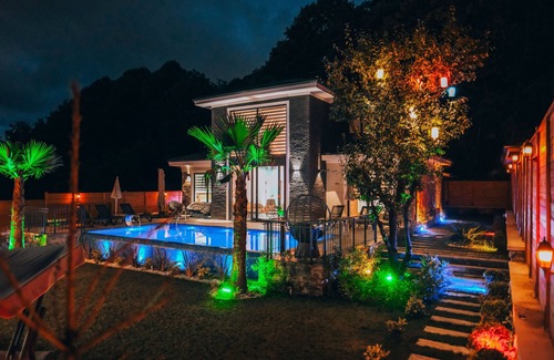 Kartepe Villa | 3+1 Holiday Villa with Heating Pool-Private Pool, Luxury, Fireplace, 7 Persons