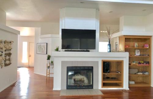 Lone Pine House | 3 B 2 BA home in a Serene, quiet cul de sac