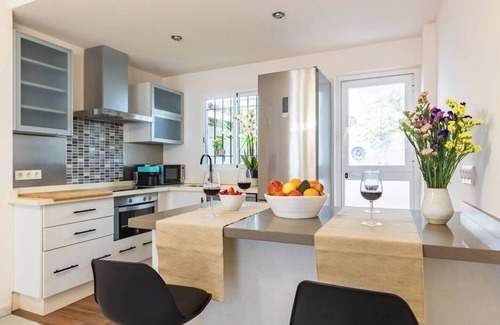 La Catedral House | 3 BD house with Private Solarium and patio