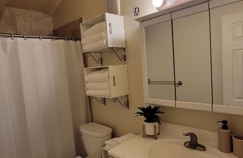 Magna House | 3 Bed 1 Bath in SL county. Enjoy quiet country living close to Salt Lake City.