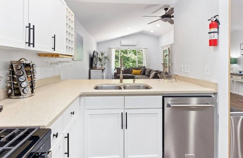 Seattle Hill-Silver Firs House | 3 Bed 2.5 Bath Private Townhome - Quiet, long stays