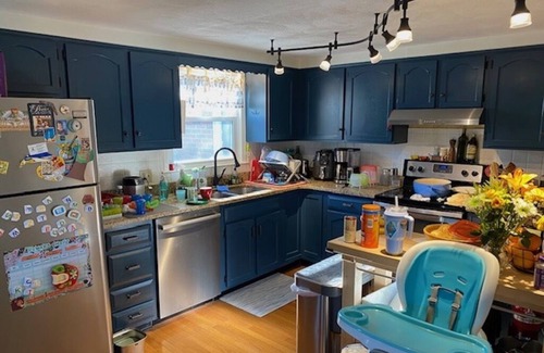 Warwick House | 3 Bed 2 Bath Bungalow in Warwick - Close to Kent Hospital and Airport, Train