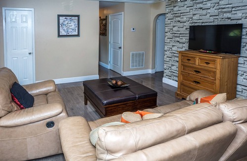 Azalea Park House | 3 Bed 2 Bath Comfy Home 15 min To Downtown!