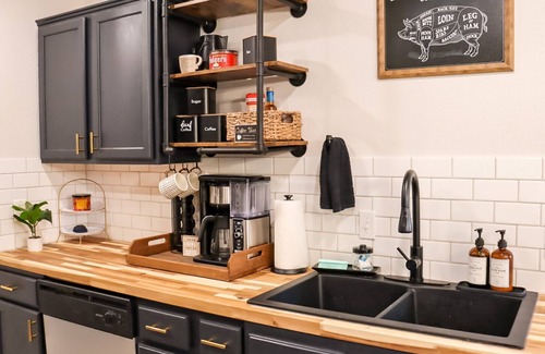 Bethel Heights House | 3 bed, 2 bath Luxury Home- SteamPunk Station close to everything!