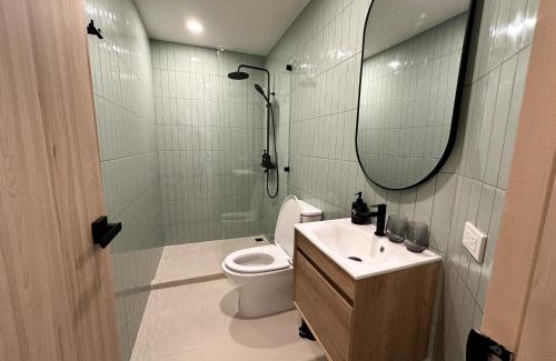 Bangkok Central Business District Apartment | 3 Bed 3 Bath/Luxury/1 min walk to BTS Asok