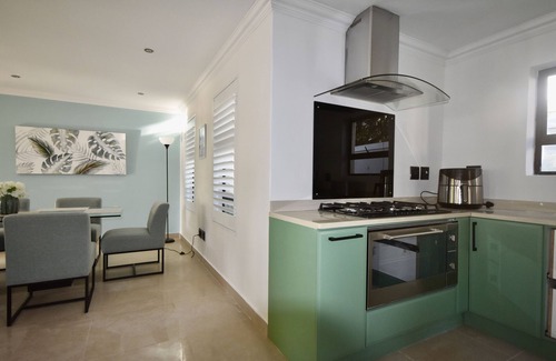 Big Bay House | 3 Bed 4 BA gated House & pool 350m from Big Bay, uninterrupted electricity