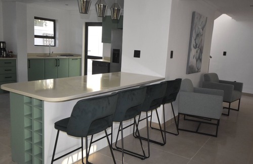 Big Bay House | 3 Bed 4 BA gated House & pool 350m from Big Bay, uninterrupted electricity