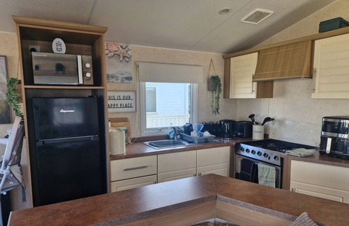 Chapel Saint Leonards Ski Chalet | 3 Bed Caravan - Sleeps 8 - Pets Allowed - Pool