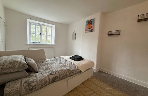 Bicester House | 3-bed Cherry Cottage - Walk to Bicester Village