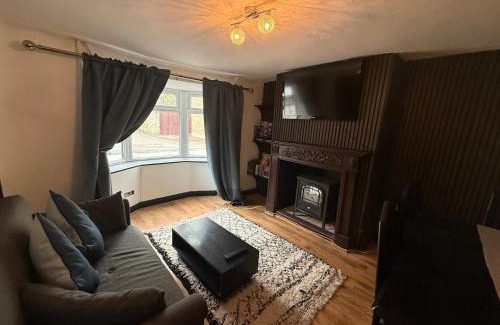 Bicester House | 3-Bed Cherry Cottage - Walk to Bicester Village