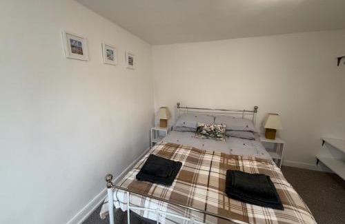 Bicester House | 3-Bed Cherry Cottage - Walk to Bicester Village