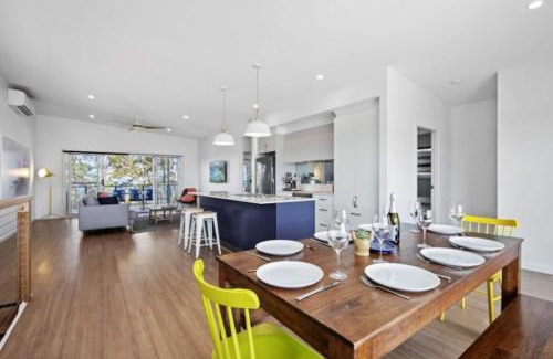 Long Beach House | 3-Bed Coastal Getaway with Direct Beach Access