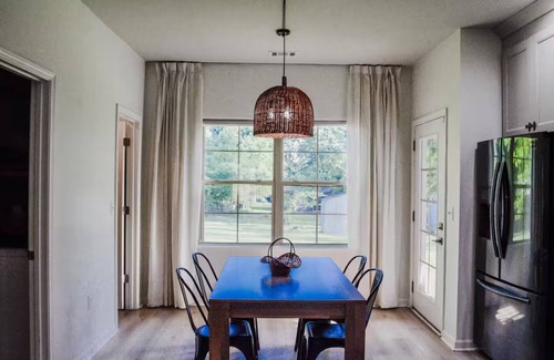 Greer House | 3 Bed. Downtown Designer Den w/WiFi & AC in Amazing Greer NEAR AIRPORT