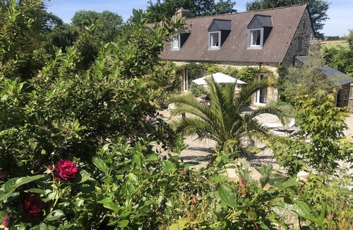 Saint-Maurice-en-Cotentin House | 3 bedrooms in 200 sq.m, 5 km from the sea, large south-facing terrace and park