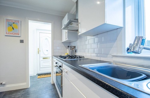 Coatbridge House | 3 bed Home Near Glasgow Large Garden & Driveway