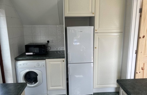Grasby House | 3-Bed House - Sleeps 5 with free on street parking