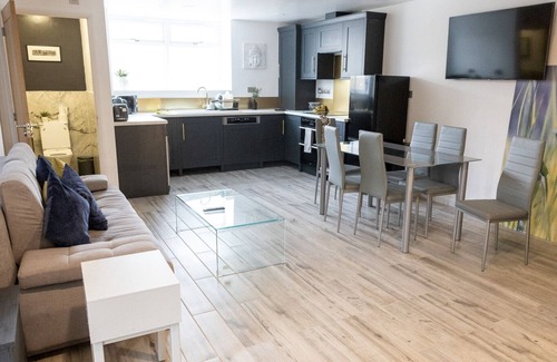 Spalding Cottage | 3 bed house with parking and terrace