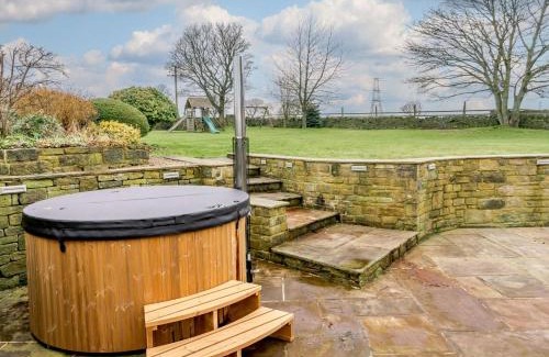 Halifax House | 3 Bed in Halifax 90209