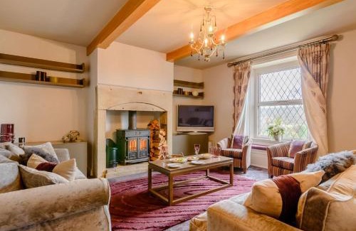 Halifax House | 3 Bed in Halifax 90209