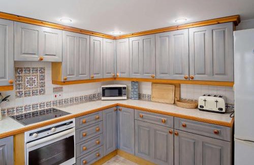 Ventnor House | 3 Bed in Niton Undercliff IC125