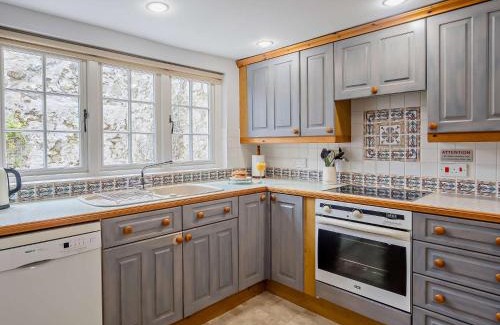 Ventnor House | 3 Bed in Niton Undercliff IC125
