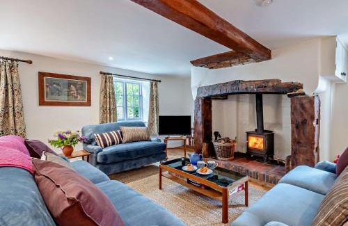 Amesbury House | 3 Bed in Salisbury 95325